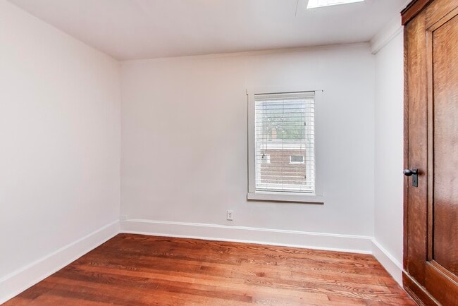 Photo - 1424 Lake St