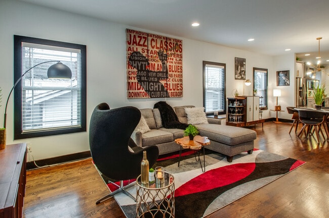 Photo - 2910 Davis Ave