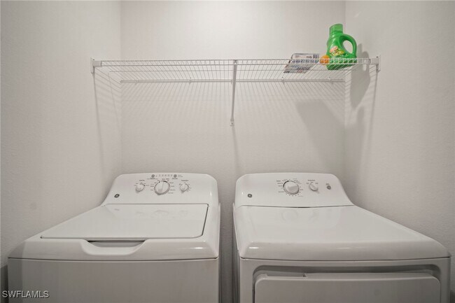 Building Photo - 15285 Grn Acrs Ave Unit 434