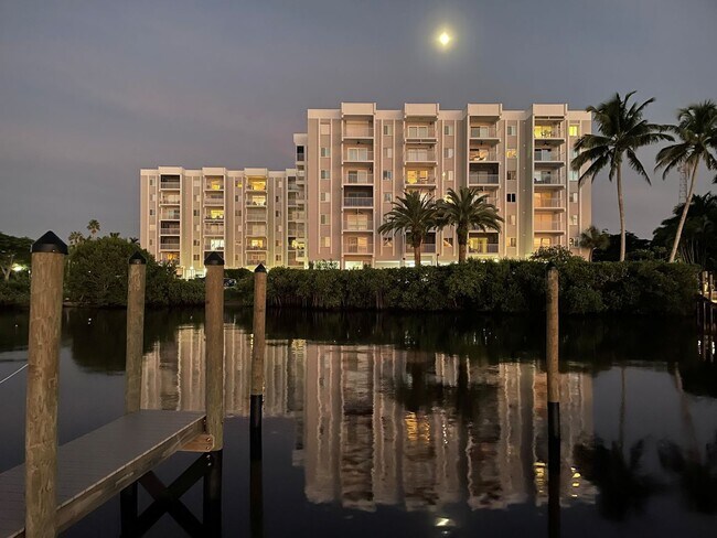 Building Photo - Palm Beach Landings  2885-502A Unit Palm Beach Landings 2885-502A