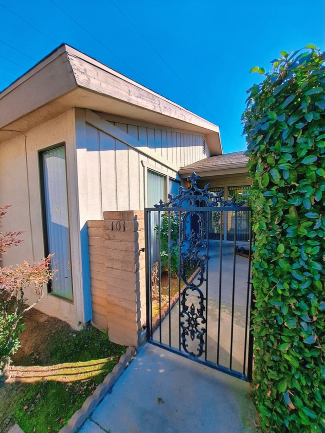 Photo - 4593 N Emerson Ave Unit 101