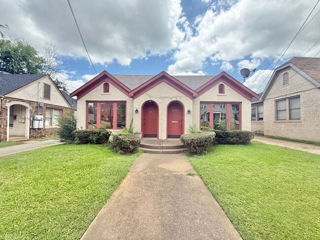 Building Photo - Charming Downtown Living in Tyler! 1 Bedroom 1 Bath! Available Now!
