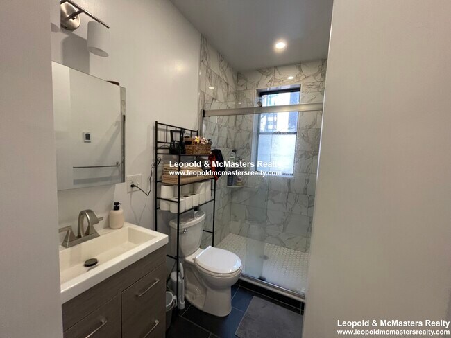 Photo - 107 Queensberry St