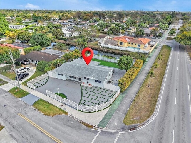 Building Photo - 5521 SW 104th Ave