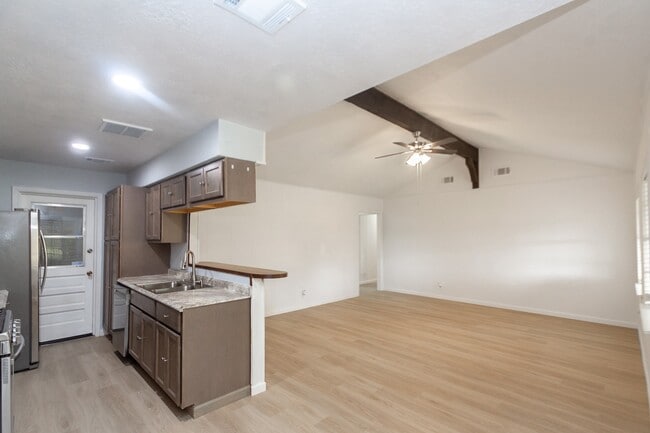 Photo - 5704 Leggett Ln