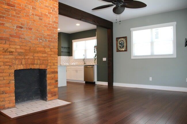 Photo - 723 Siebert St