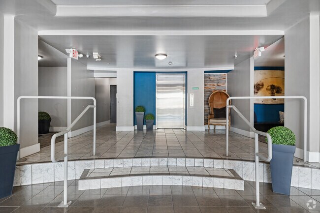 Ascensores del vestíbulo - 950 4th Street