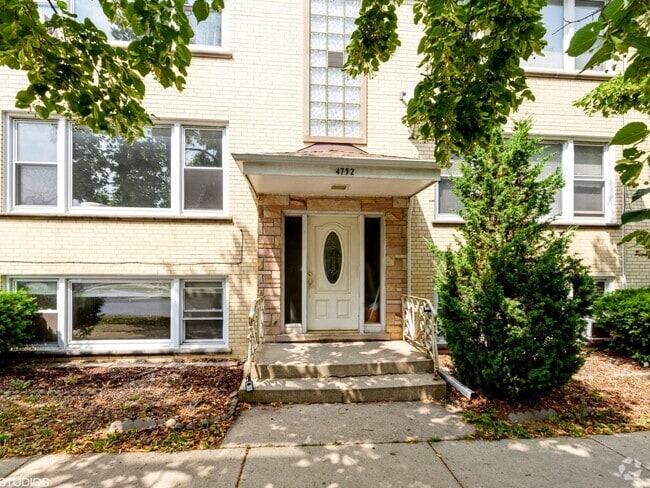 Building Photo - 4752 N Menard Ave Unit 3S Rental