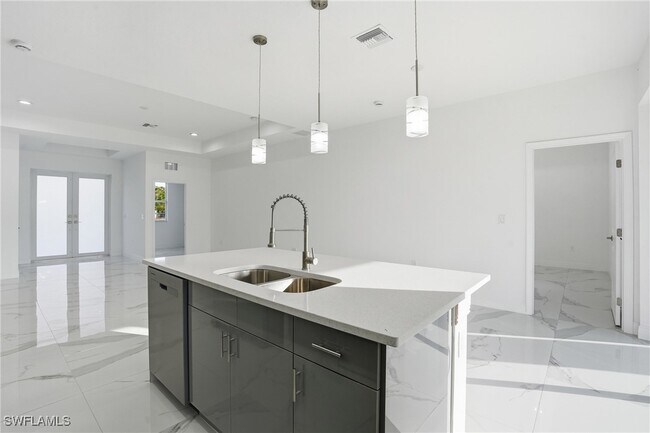 Photo - 406 Genoa Ave S