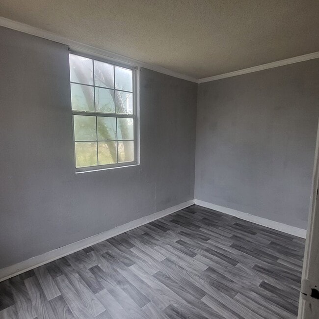 Photo - 111 Circle Dr