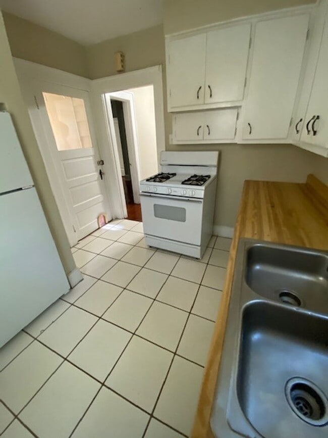 Building Photo - 801 23rd Ave N Unit Bottom