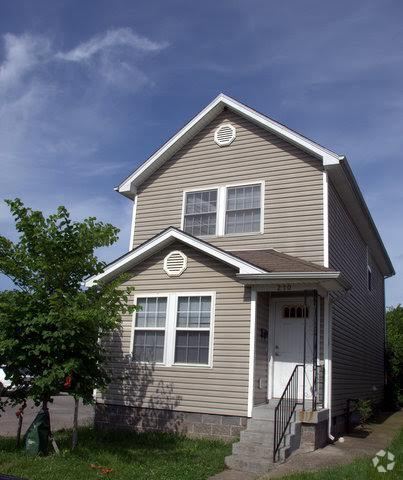 Building Photo - Three Bedroom/Two Full Bath House in West ... Unit 210