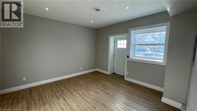 Photo - 69 E Main St Unité 102