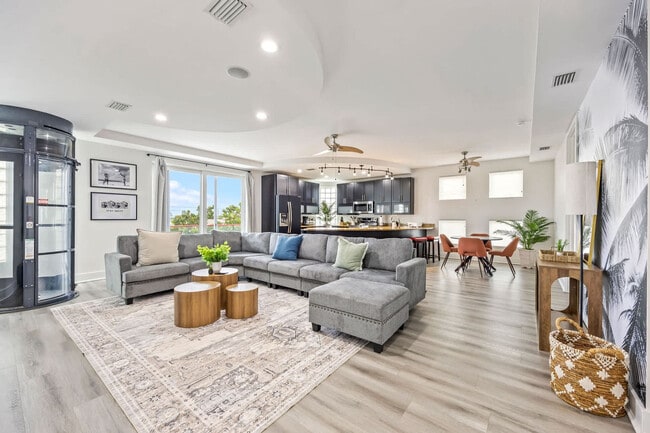Building Photo - 873 S Atlantic Ave Unit ID1245514P Rental