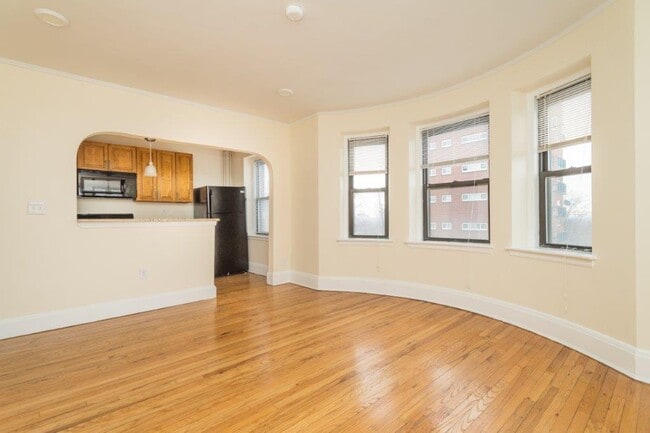 Building Photo - 123 Highland Ave Unit 31