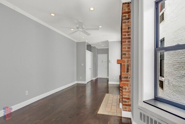 Photo - 209 E 25th St Unidad 2A