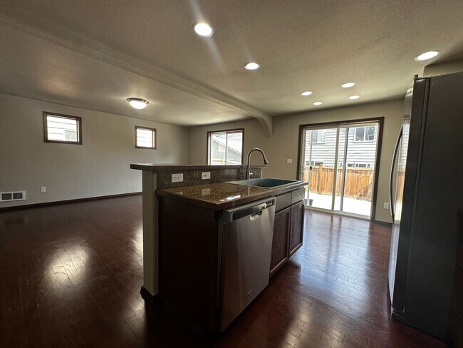 Photo - Beautiful 4-Bedroom 2.5-Bathroom Home in M...