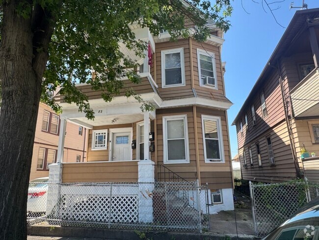 Building Photo - 82 E 18th St Rental