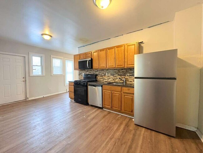 Photo - 253 W Ivy St