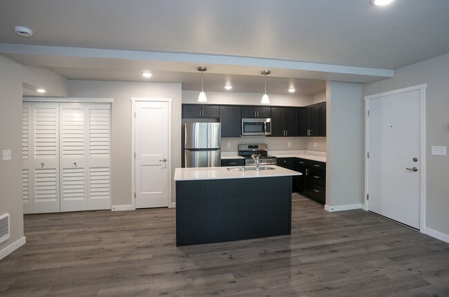 Photo - Hillside Apartments