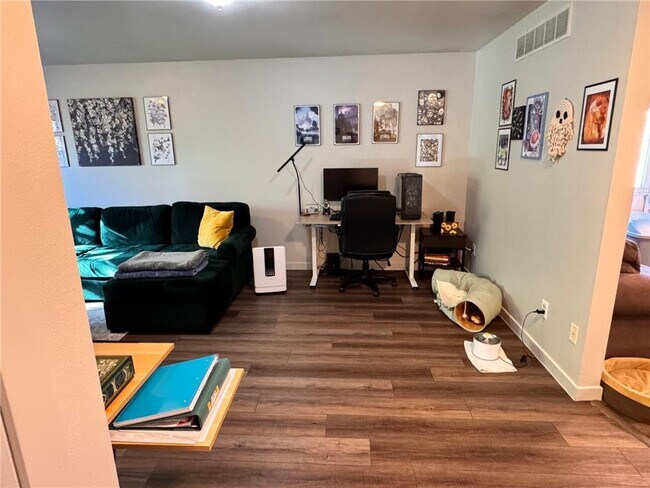 Photo - 810 16th St S