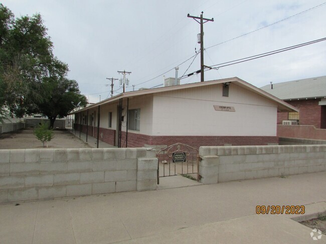 Building Photo - 114 S Iron St Unit 3 Rental