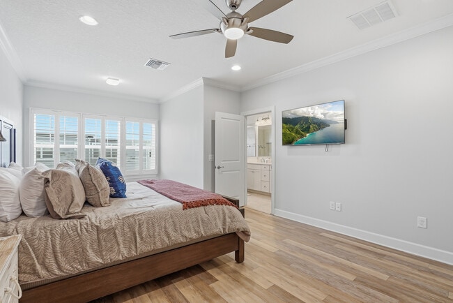 Photo - 3162 Moorings Dr S