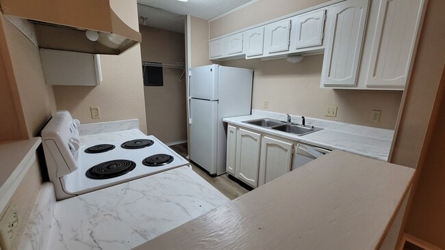 Photo - Wonderful Windchase Bay 2 Bed 2 Bath Condo for Rent