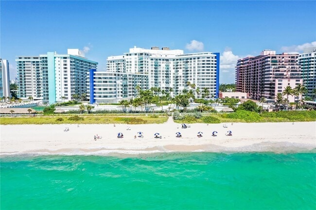 Building Photo - 5161 Collins Ave Unit 1003