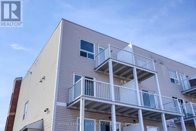 Photo - 888 Longfields Dr