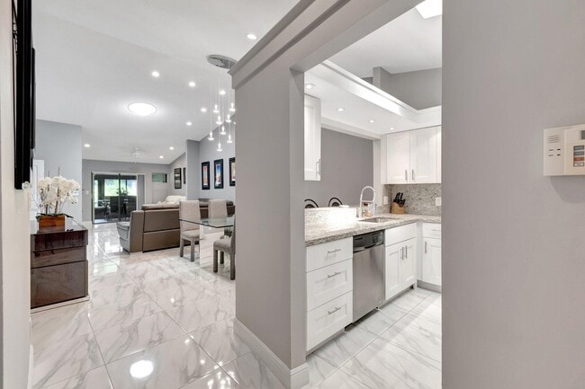 Photo - 10927 Dolphin Palm Ct