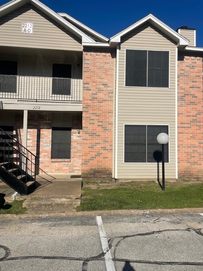 Building Photo - 2263 Millstone Dr Unit B