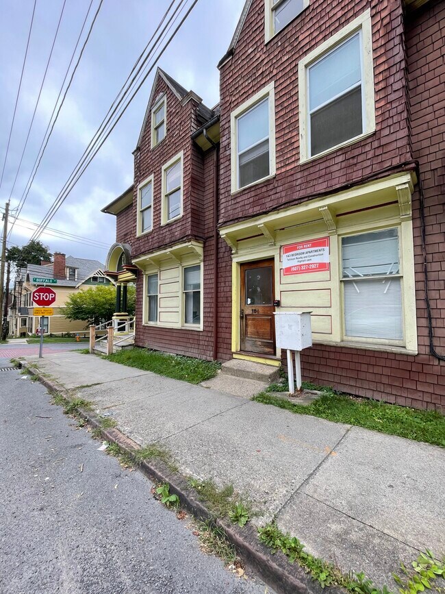 302 Stewart Ave Unit 302