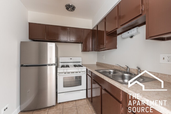 Building Photo - 5917 N Kenmore Ave Unit 328 Rental