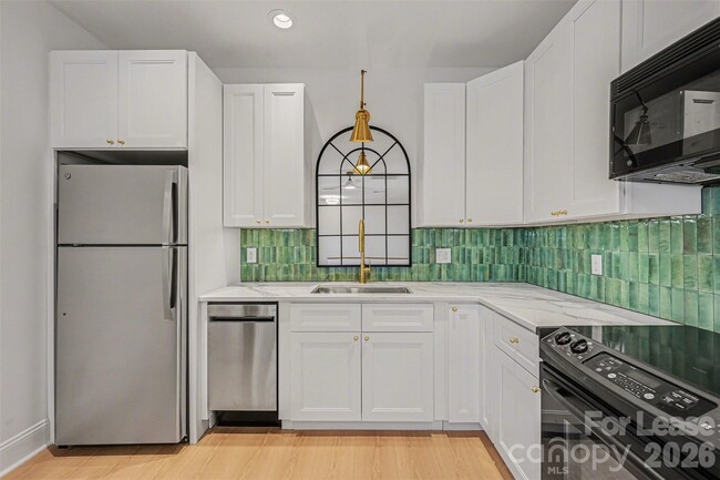 Photo - 140 Harper Lee St