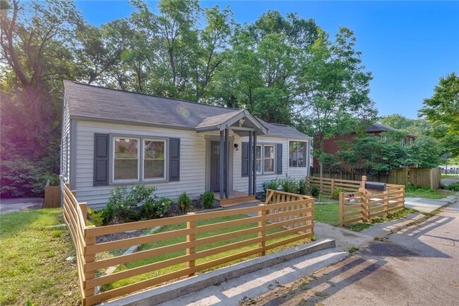 Photo - 845 Oak St NW