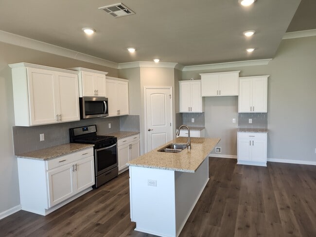 108 Hardwood Dr