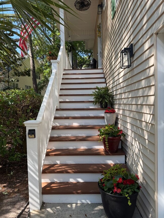 Photo - Beautiful Custom Finishes! - Yacht Cove - Mid Island Location