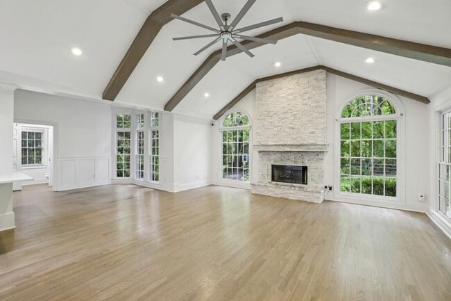 Photo - 1905 Gainsborough Dr