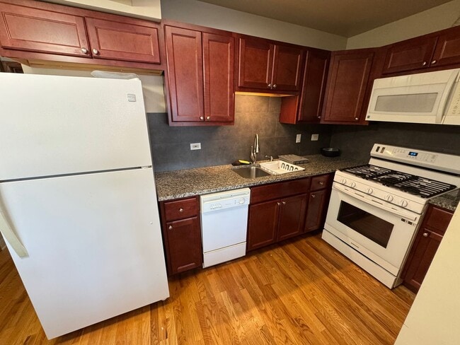 Building Photo - 6215 W Belmont Ave Unit 2A Rental