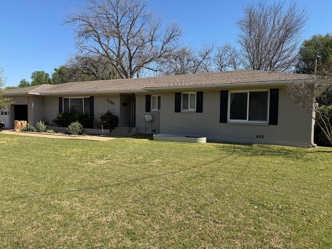 Building Photo - Beautifully Maintained Corner Lot Waco Home