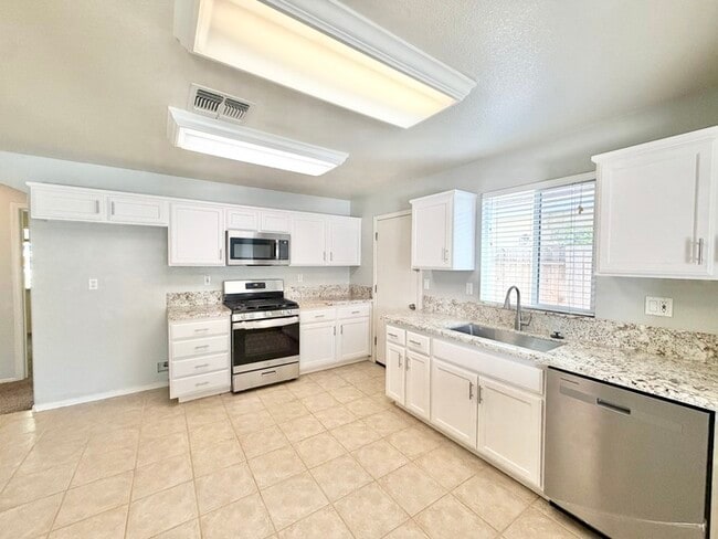 Bright and inviting 3-bedroom, 2-bathroom home!