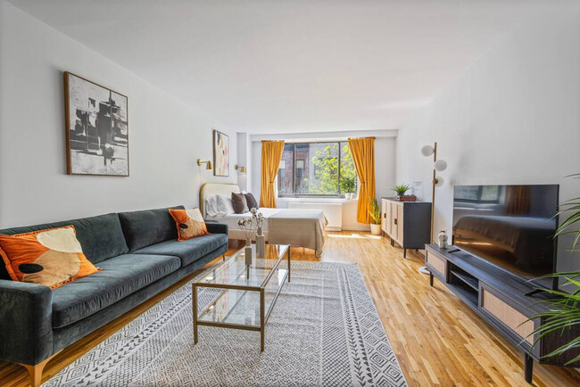 Building Photo - 417 E 83rd St Rental