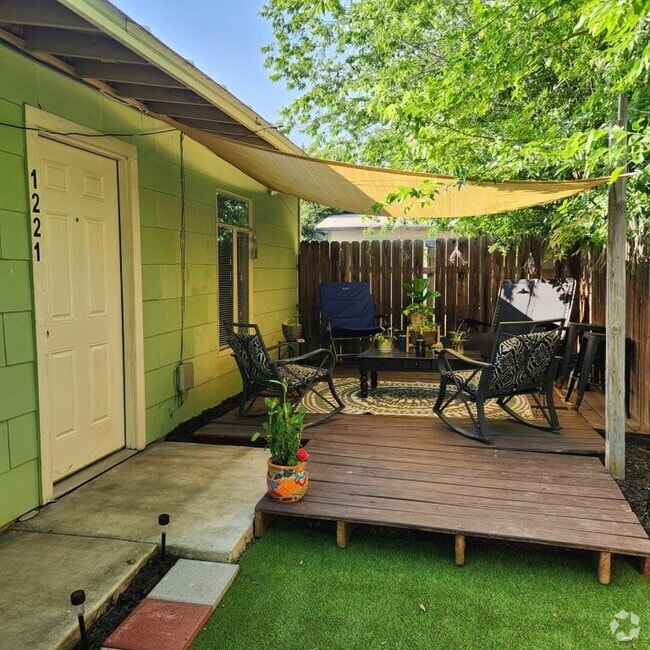 Building Photo - 1221 W Thorain Blvd Rental
