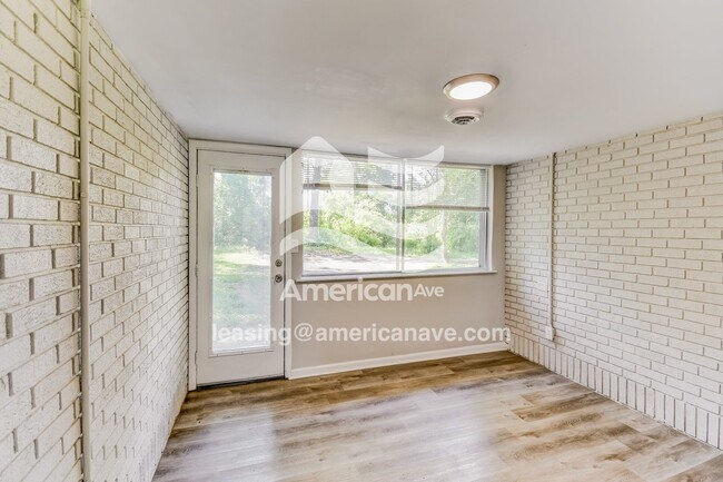 Photo - 3920 Parkwood Rd