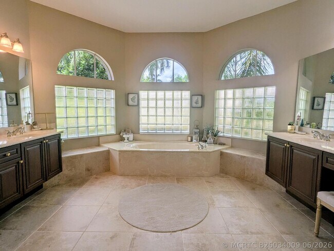 10640 Oak Meadow Ln