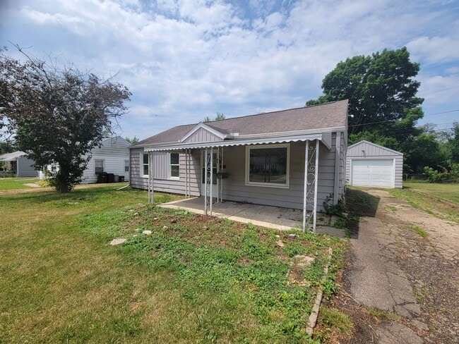 3BR/1BA w/Garage -3011 Mission Road - 3BR/1BA w/Garage -3011 Mission Road House