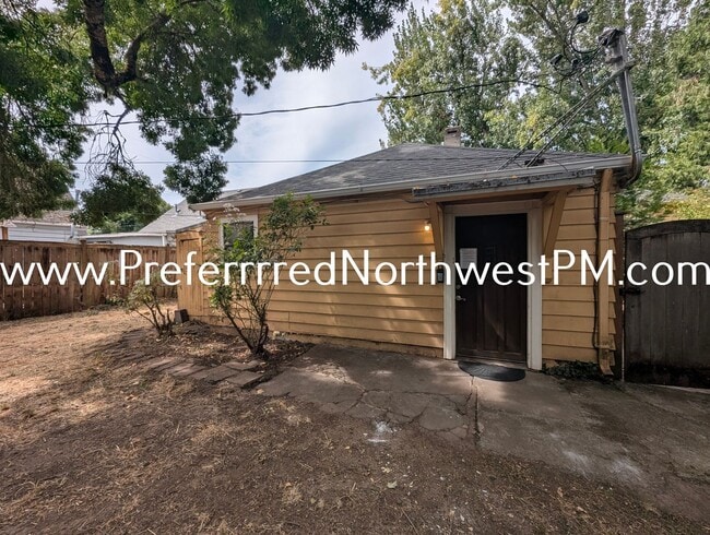 Photo - 711 F St