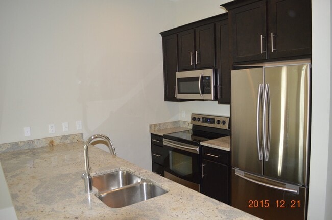 Photo - Downtown Living in The Heart of The Promenade with a reserved parking spot! Unidad 3