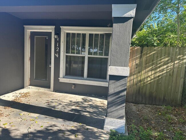 Building Photo - 1124 23rd St Rental